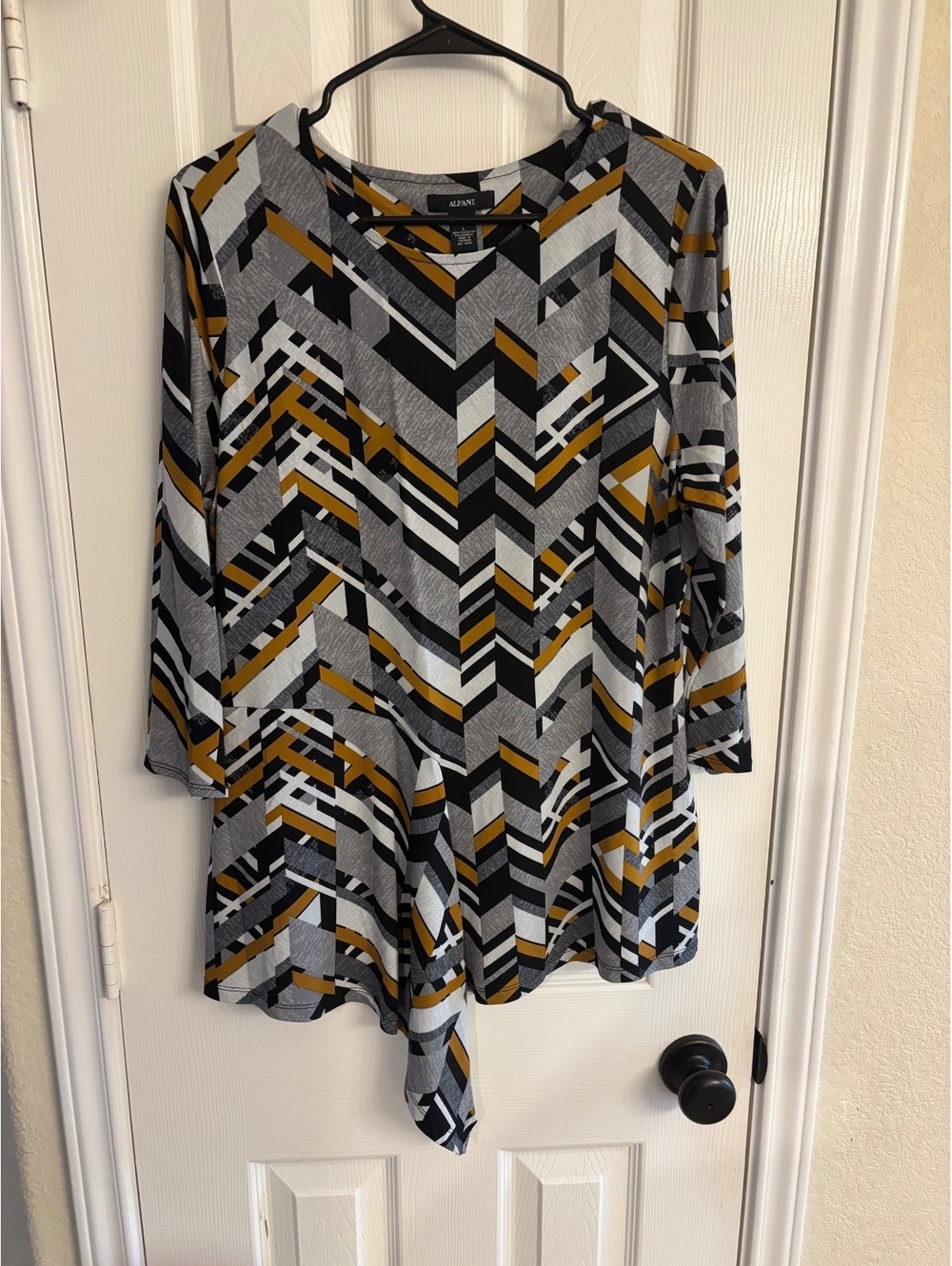 Alfani Women’s Large Geometric Tie Front Tunic Top Gray Mustard Black Stretch